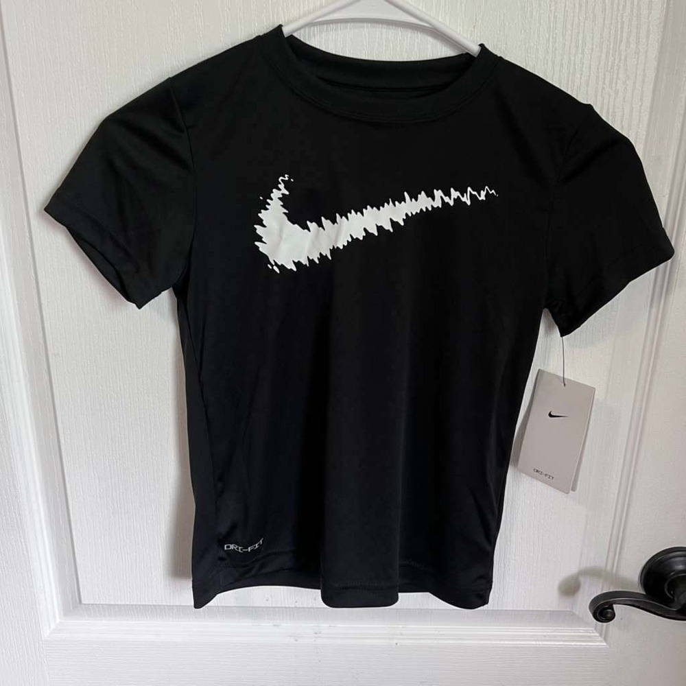 Nike Boys Dri-FIT Black Graphic Swoosh T-Shirt Size 6 86K690-023 NWT